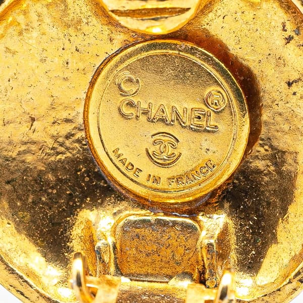 Pre-owned Chanel Gold Plated CC Round Clip on Earrings Gold