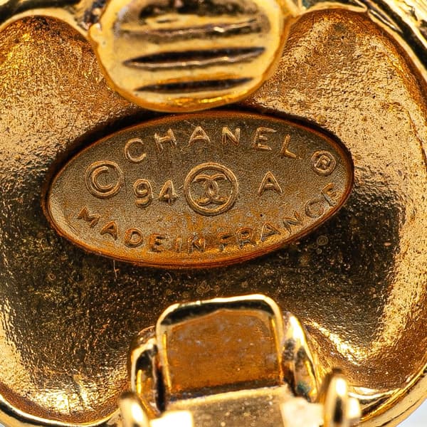 Pre-owned Chanel Gold Plated CC Round Clip On Earrings Gold