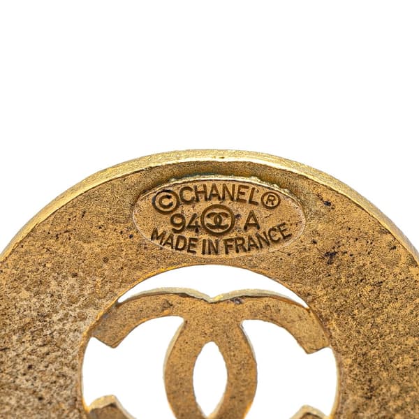 Pre-owned Chanel Gold Plated CC Round Clip on Earrings Gold