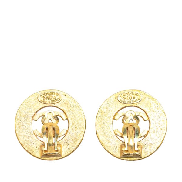 Pre-owned Chanel Gold Plated CC Round Clip on Earrings Gold