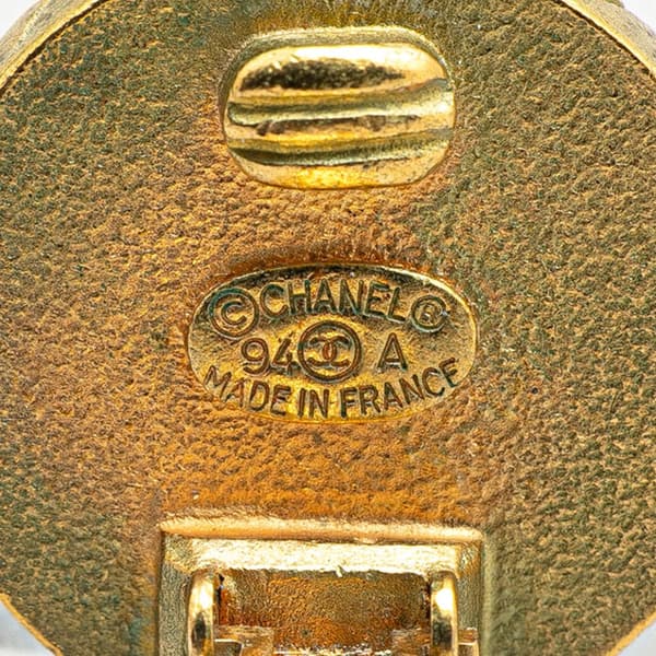 Pre-owned Chanel Gold Plated CC Button Clip On Earrings Gold
