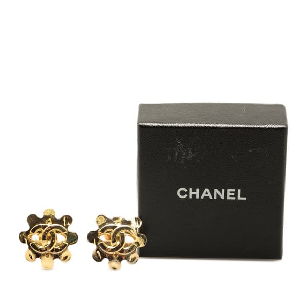 Pre-owned Chanel Gold Plated CC Flower Clip On Earrings Gold
