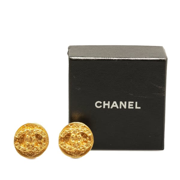 Pre-owned Chanel CC Gold Plated Button Clip On Earrings Gold