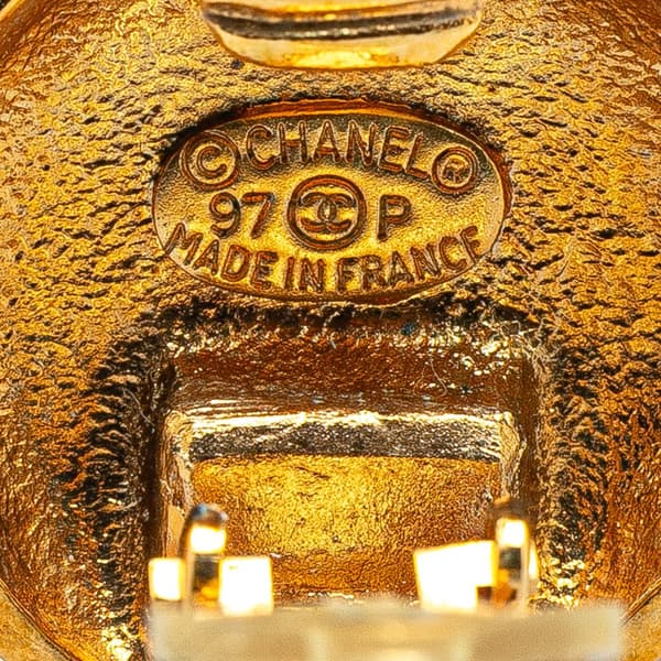 Pre-owned Chanel Gold Plated CC Round Clip on Earrings Gold