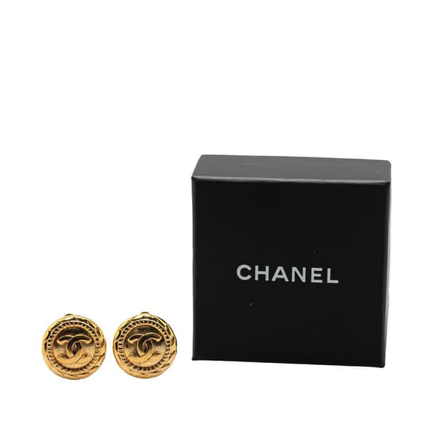 Pre-owned Chanel Gold Plated CC Round Clip On Earrings Gold