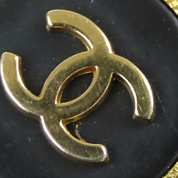 Pre-owned Chanel Gold Plated Resin CC Clip on Earrings Gold