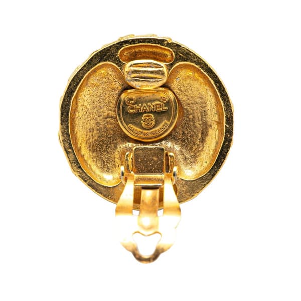 Pre-owned Chanel Gold Plated Gripoix Round Clip On Earrings Gold
