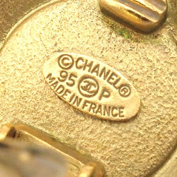 Pre-owned Chanel Gold Plated CC Button Clip On Earrings Gold