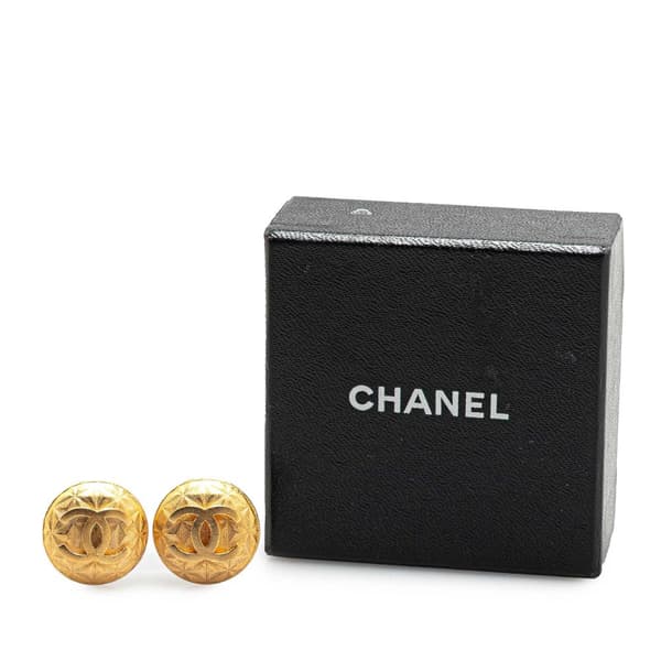 Pre-owned Chanel Gold Plated Quilted CC Clip On Earrings Gold