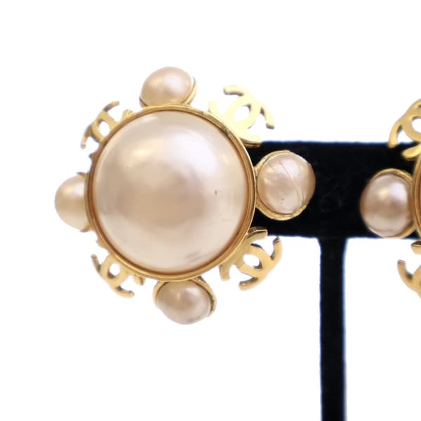 Pre-owned Chanel Gold Plated Faux Pearl Clip On Earrings Gold