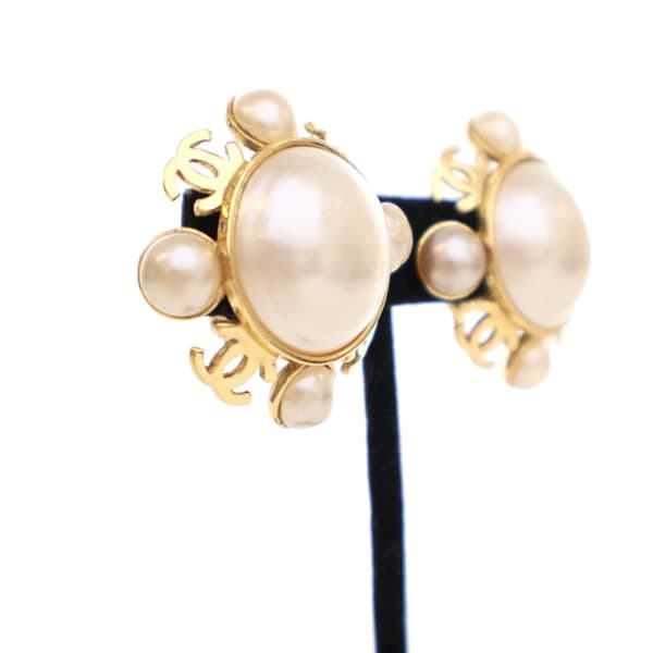 Pre-owned Chanel Gold Plated Faux Pearl Clip On Earrings Gold