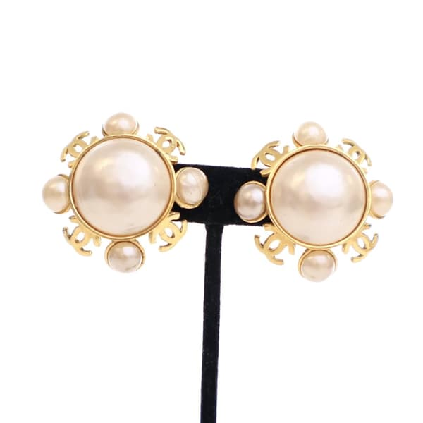 Pre-owned Chanel Gold Plated Faux Pearl Clip On Earrings Gold
