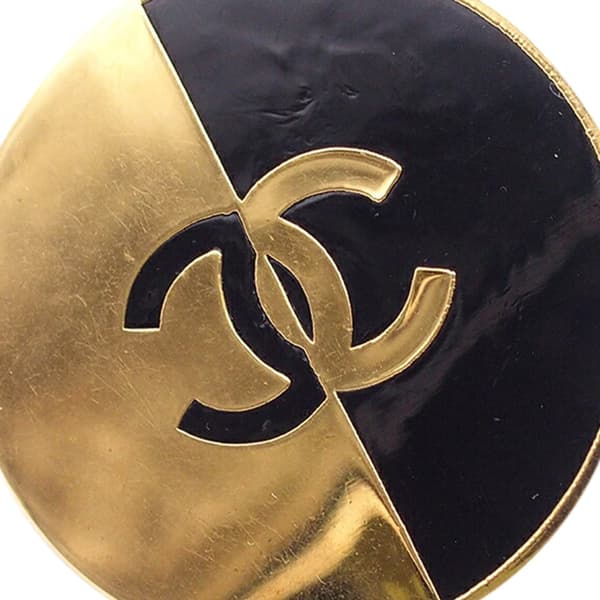 Pre-owned Chanel Gold Plated CC Button Clip On Earrings Gold
