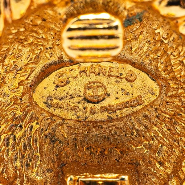 Pre-owned Chanel Gold Plated CC Round Clip On Earrings Gold
