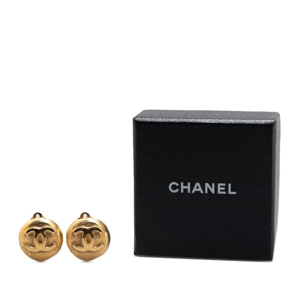 Pre-owned Chanel Gold Plated CC Round Clip On Earrings Gold