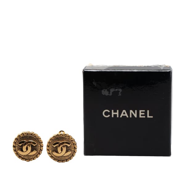 Pre-owned Chanel Gold Plated CC Round Clip on Earrings Gold