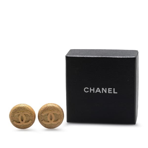 Pre-owned Chanel Gold Plated CC Round Clip On Earrings Gold