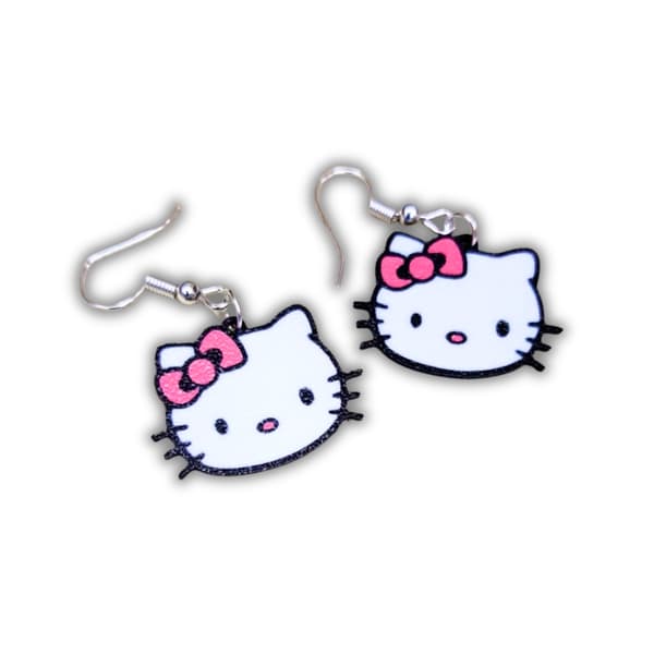 Hello Kittyn muotoiset korvakorut