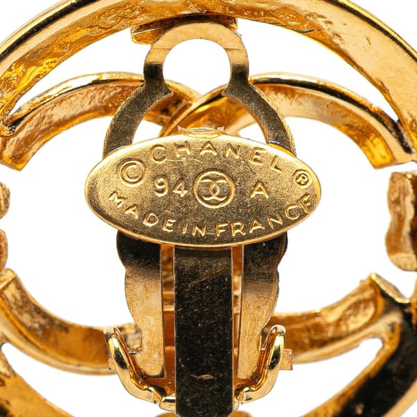 Pre-owned Chanel Gold Plated CC Round Clip On Earrings Gold