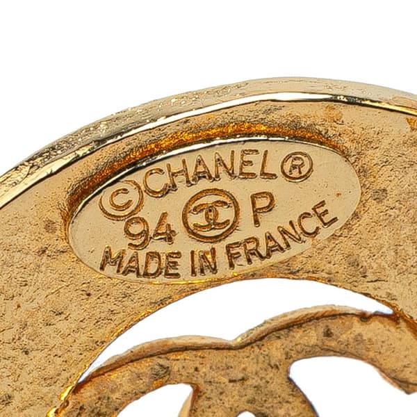 Pre-owned Chanel Gold Plated CC Round Clip On Earrings Gold