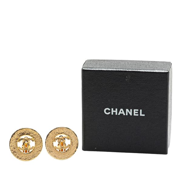 Pre-owned Chanel Gold Plated CC Round Clip On Earrings Gold