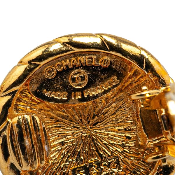 Pre-owned Chanel Gold Plated CC Round Clip On Earrings Gold