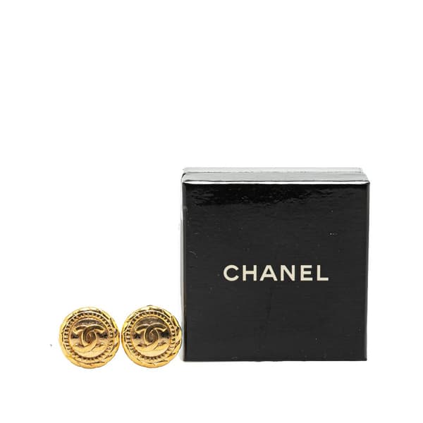 Pre-owned Chanel Gold Plated CC Round Clip On Earrings Gold