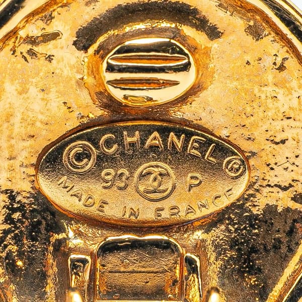 Pre-owned Chanel Gold Plated CC Round Clip On Earrings Gold