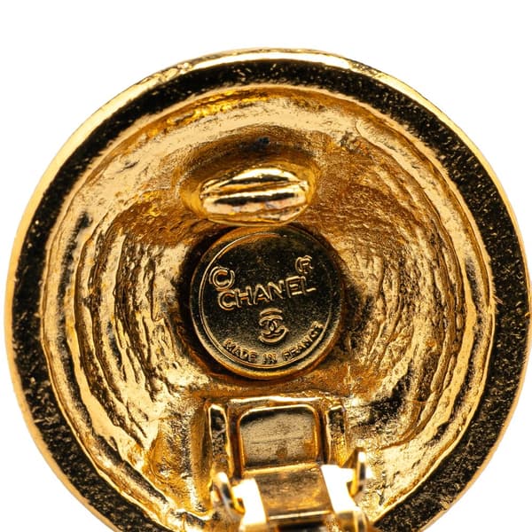 Pre-owned Chanel Gold Plated CC Round Clip On Earrings Gold