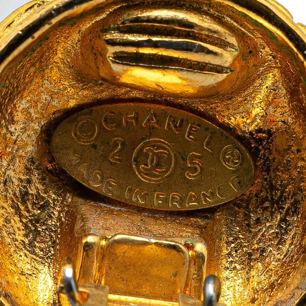 Pre-owned Chanel Gold Plated CC Quilted Round Clip on Earrings Gold