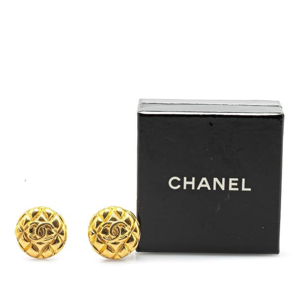 Pre-owned Chanel Gold Plated CC Quilted Round Clip on Earrings Gold