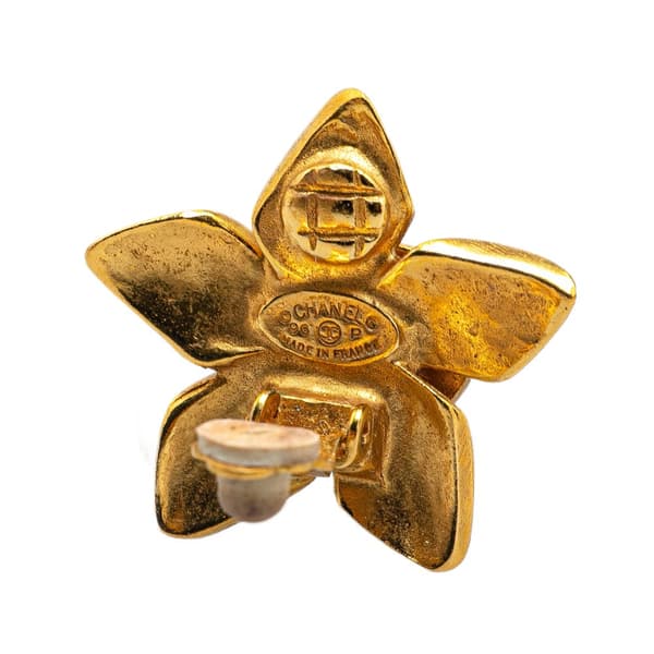 Pre-owned Chanel Gold Plated CC Flower Clip On Earrings Gold