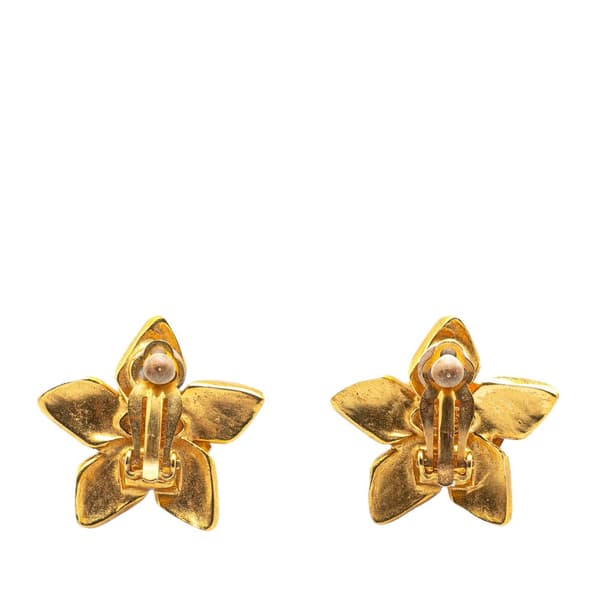 Pre-owned Chanel Gold Plated CC Flower Clip On Earrings Gold