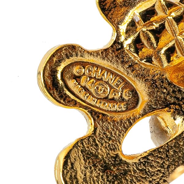 Pre-owned Chanel Gold Plated CC Flower Clip On Earrings Gold