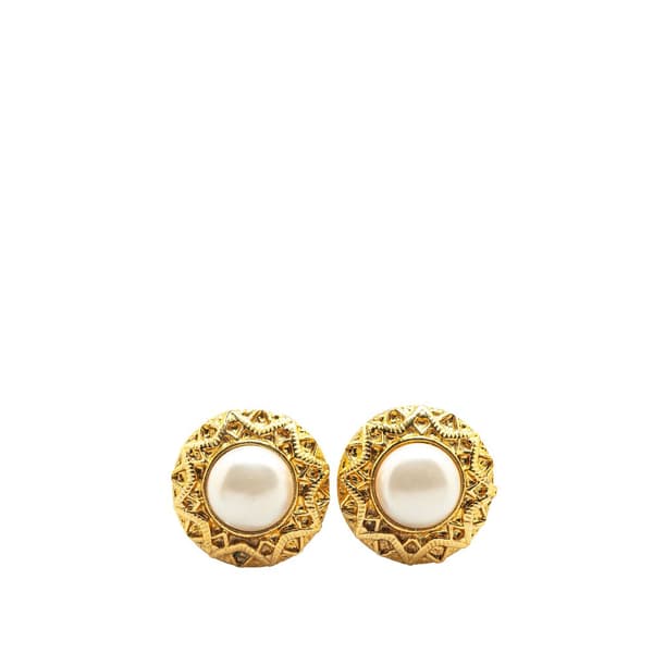 Pre-owned Chanel Gold Plated Faux Pearl Round Clip on Earrings Gold