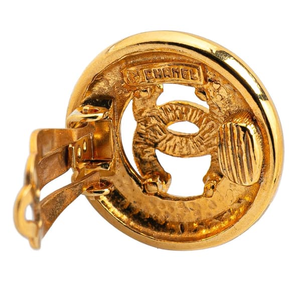 Pre-owned Chanel Gold Plated CC Round Clip On Earrings Gold
