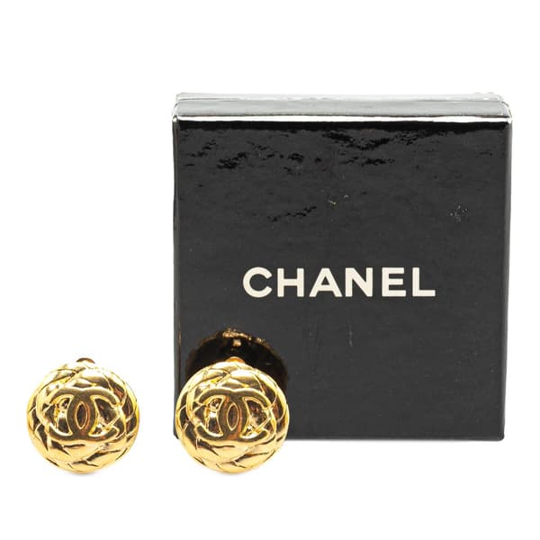 Pre-owned Chanel Gold Plated CC Quilted Round Clip On Earrings Gold