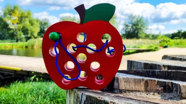 Trä Interlacing Apple
