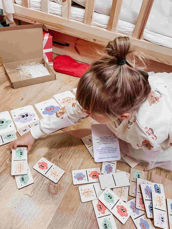 Træbillede domino spil til børn med pædagogiske kort - Følelser