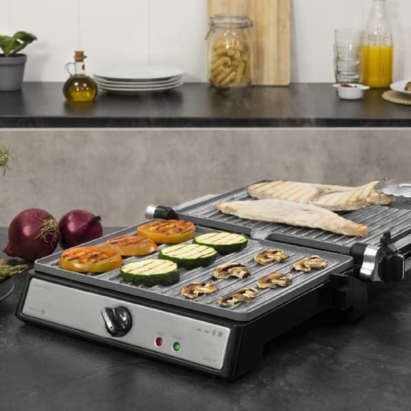 Cecotec 2400-W electric grill, coated with RockStone, with 180-degree opening and floating top plate.