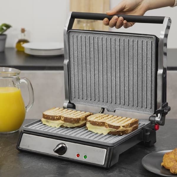 Cecotec 2400-W electric grill, coated with RockStone, with 180-degree opening and floating top plate.