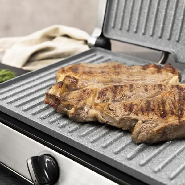 Cecotec 2400-W electric grill, coated with RockStone, with 180-degree opening and floating top plate.