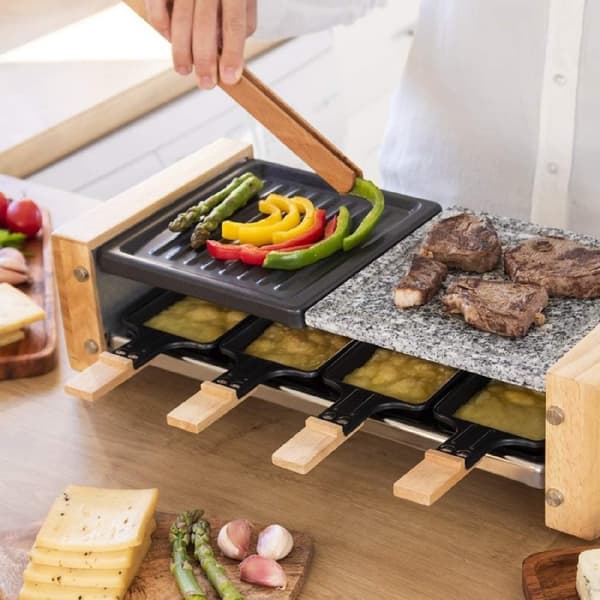 Cecotec Raclette for 8 people with 1200-W grill. Wooden structure, adjustable thermostat and 2 non-stick grilling plates; one with steel grilling sur