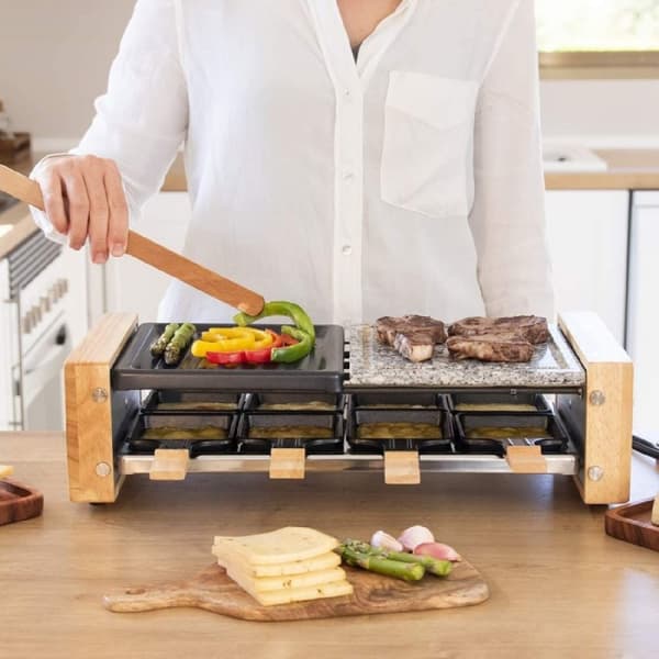 Cecotec Raclette for 8 people with 1200-W grill. Wooden structure, adjustable thermostat and 2 non-stick grilling plates; one with steel grilling sur