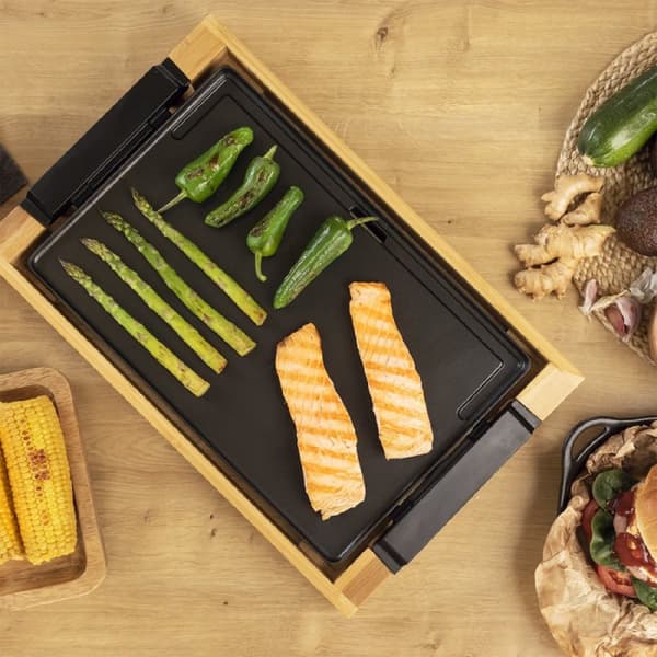 Cecotec Electric griddle, 2000 W, with bamboo structure, adjustable thermostat and non-stick plate with flat griddle surface, cast aluminium coating