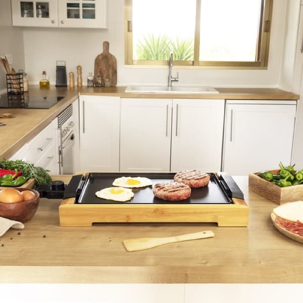 Cecotec Electric griddle, 2000 W, with bamboo structure, adjustable thermostat and non-stick plate with flat griddle surface, cast aluminium coating