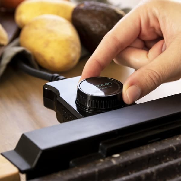 Cecotec Electric griddle, 2000 W, with bamboo structure, adjustable thermostat and non-stick plate with grill surface, RockStone coating and dishwash