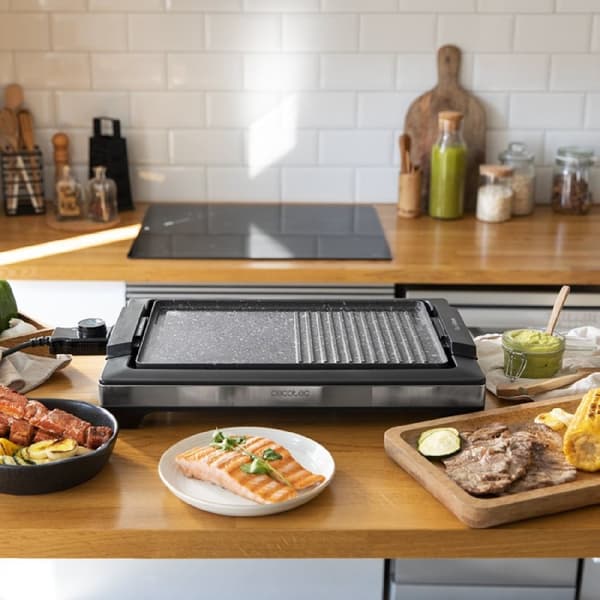 Cecotec Electric griddle, 2000 W, with designer structure and stainless steel finish. Adjustable thermostat and non-stick plate with mixed surface, h