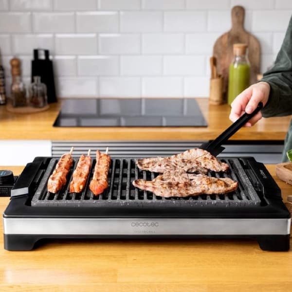 Cecotec Electric griddle, 2000 W, with designer structure and stainless steel finish. Adjustable thermostat and non-stick plate with grill surface, R