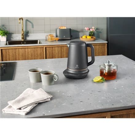 Electrolux Kettle Explore 7 E7K1-6BP With electronic control 2400 W 1.7 L Plastic 360° rotational base Black